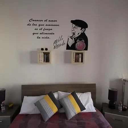 לינה וארוחת בוקר Bed 'n Books