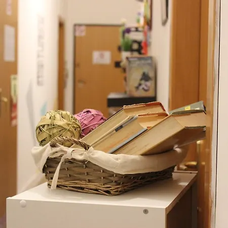 Bed 'n Books *